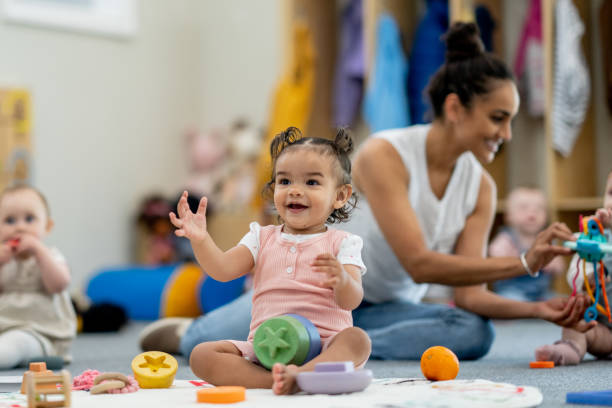 Combinaison des pédagogies Montessori et Loczy en crèche, quels intérêts pour les enfants ?